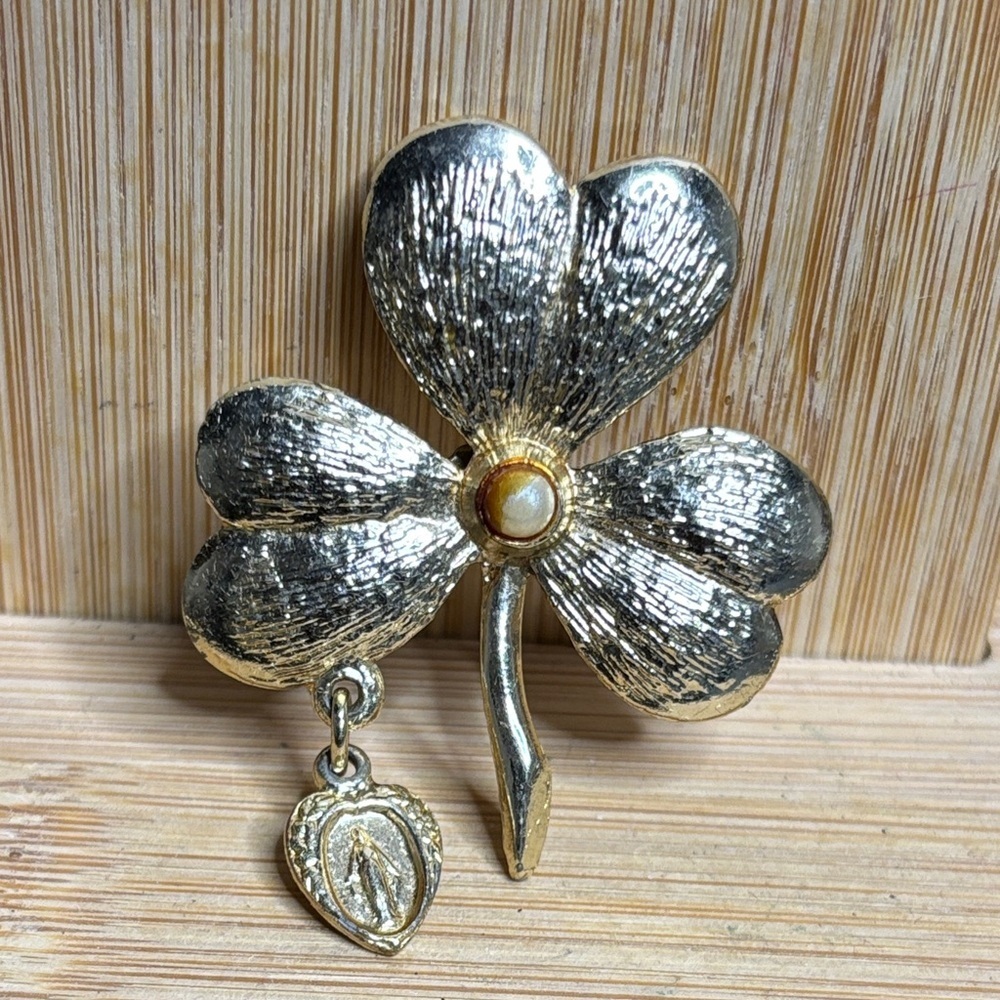 Vintage Pin Brooch Gold Toned Shamrock With Mary And White Faux Pearl